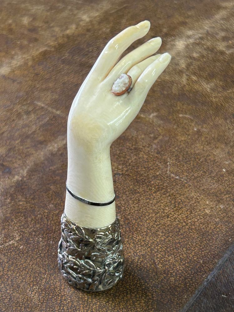 Sculpture cachet - main - métal argenté fin XIXéme 