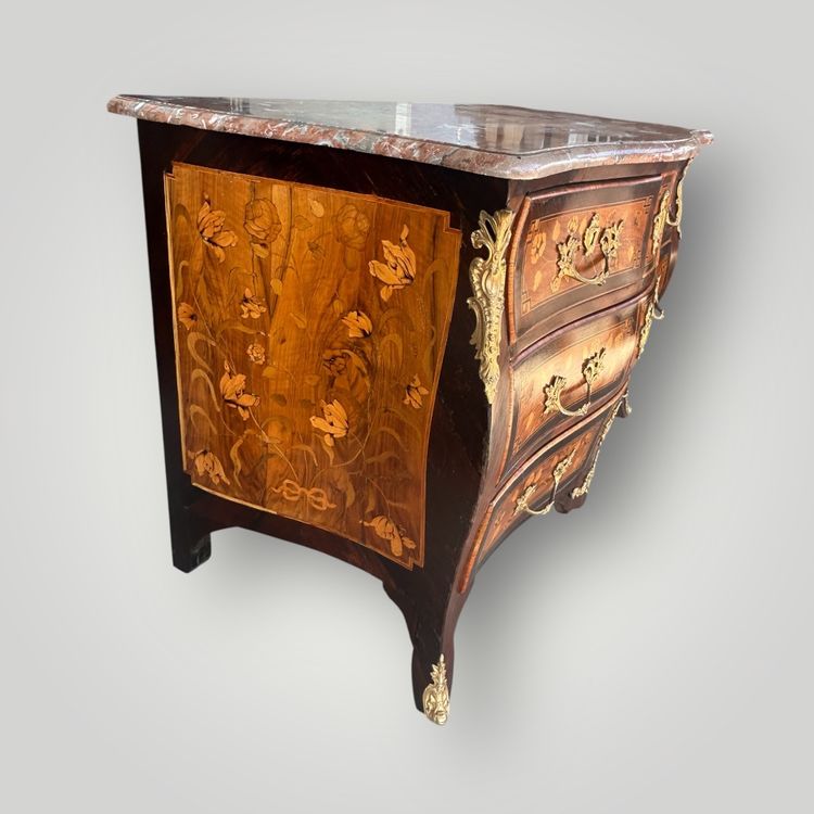 Louis XV tomb chest of drawers in 18th century floral marquetry