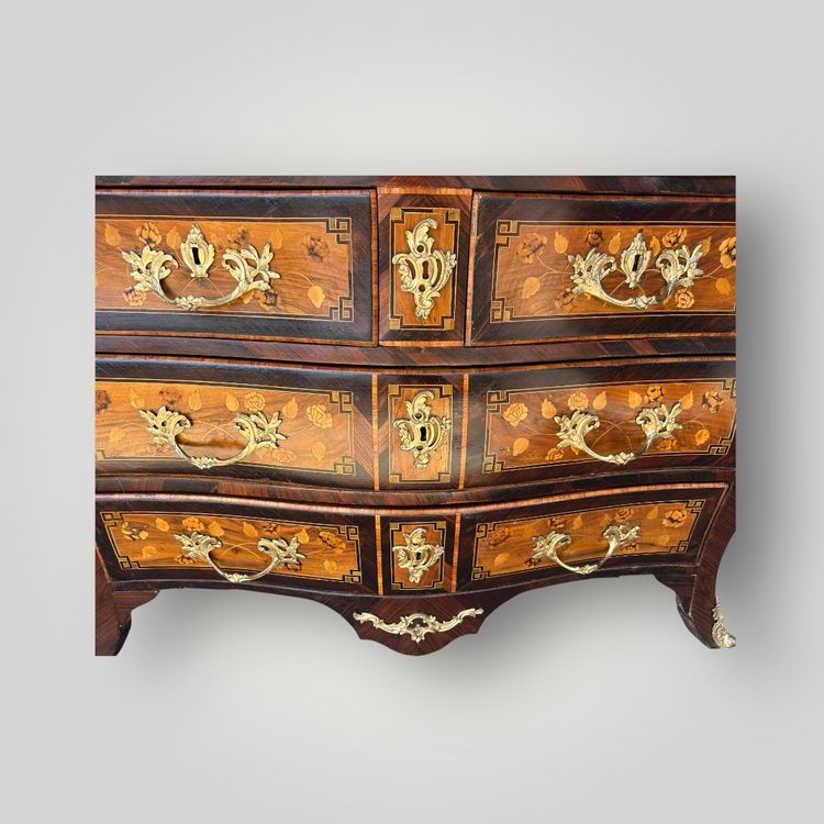 Louis XV tomb chest of drawers in 18th century floral marquetry