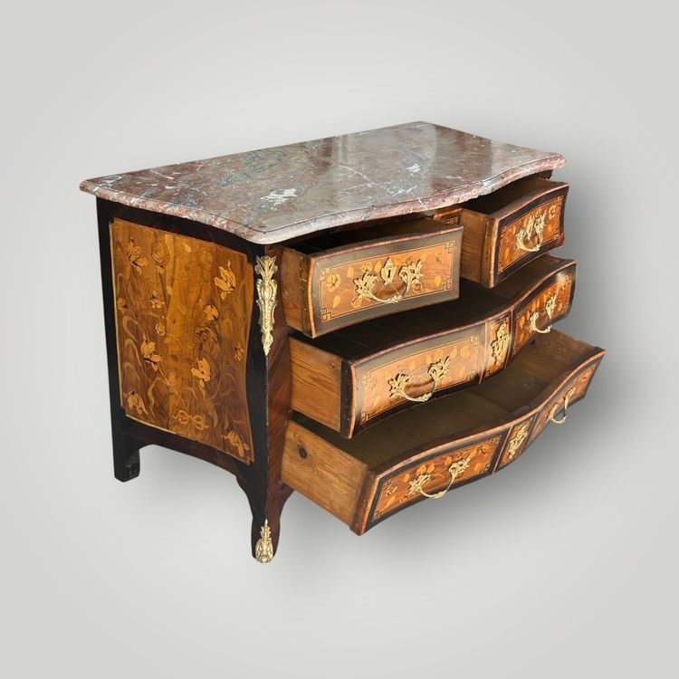 Louis XV tomb chest of drawers in 18th century floral marquetry