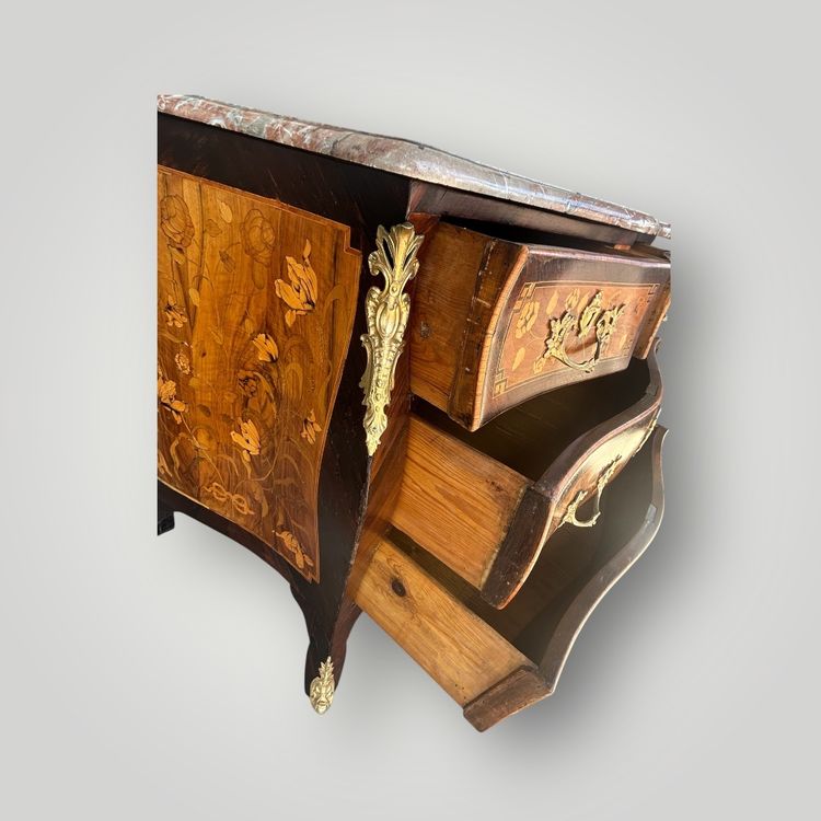 Louis XV tomb chest of drawers in 18th century floral marquetry