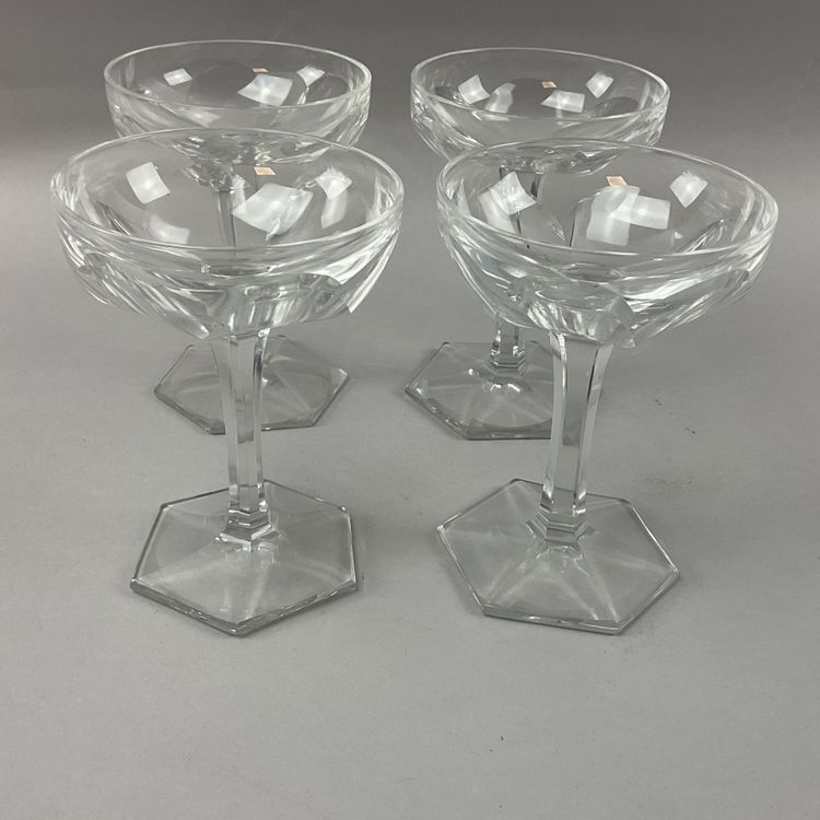 Coupes à champagne modèle Compiègne ou Genova Baccarat  