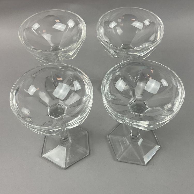 Coupes à champagne modèle Compiègne ou Genova Baccarat  