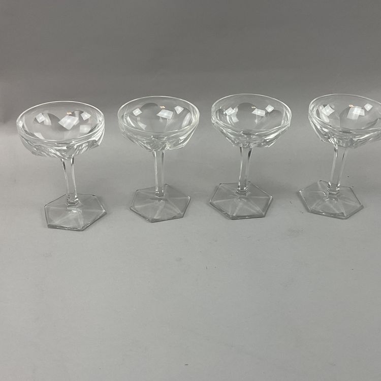 Coupes à champagne modèle Compiègne ou Genova Baccarat  