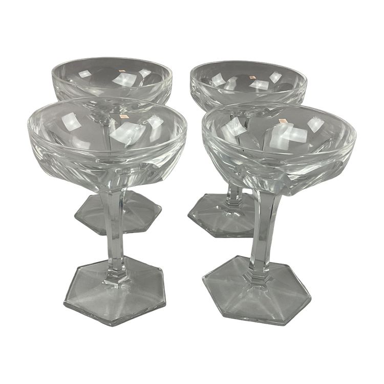 Coupes à champagne modèle Compiègne ou Genova Baccarat  