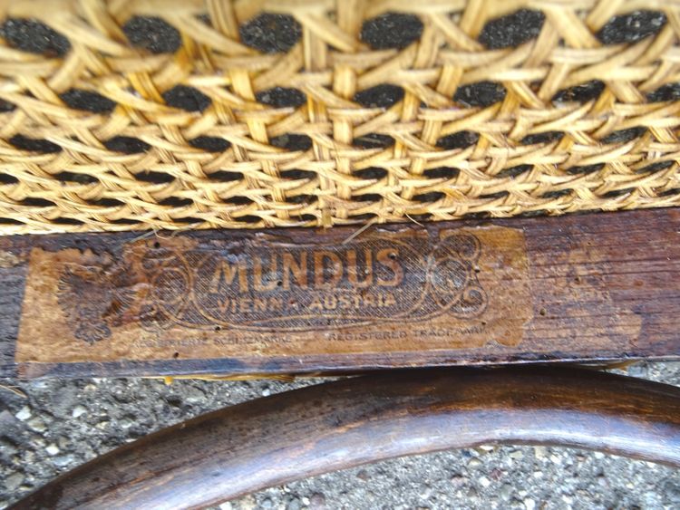 4 Thonet Mundus N°A 48 Bistrostühle aus Rohrgeflecht, 1930