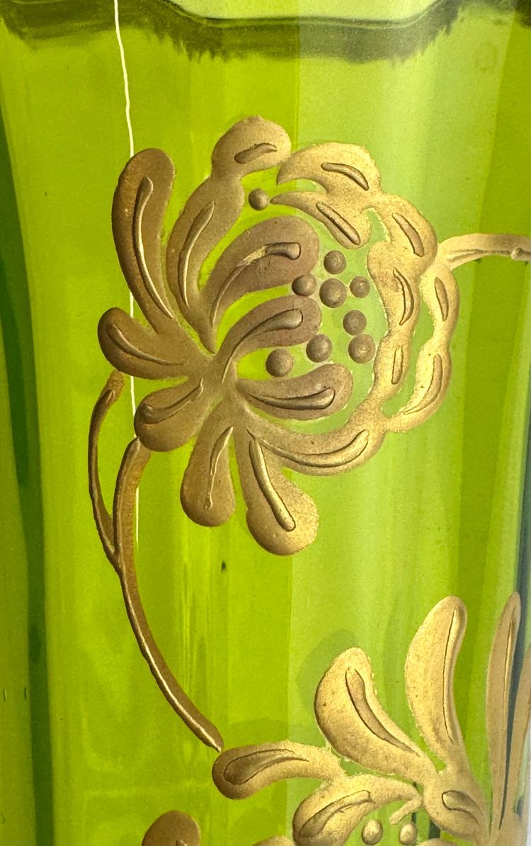 Baccarat - Vase mit Dahliendekor