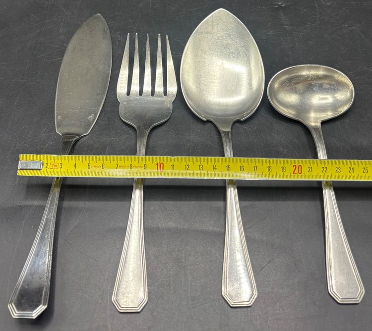 SERVING CUTLERY