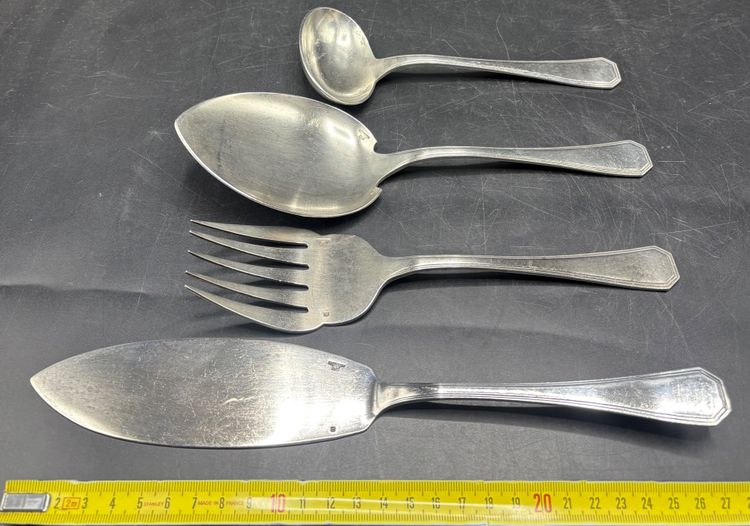 SERVING CUTLERY