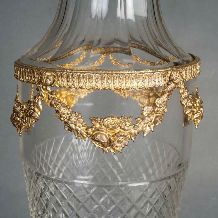 Une paire de vases en cristal et belle ornementation en bronze doré, fin XIXème siècle 
