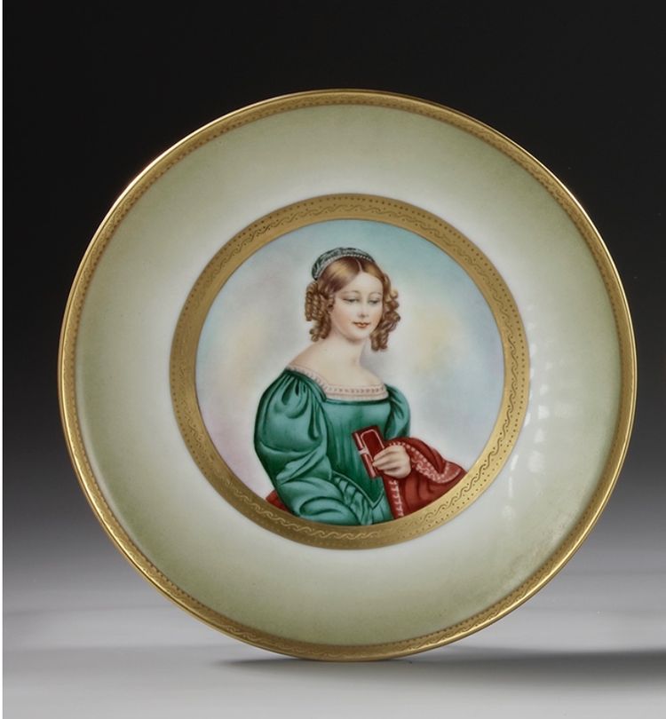 Un set di tre piatti in porcellana, Heinrich XIX secolo