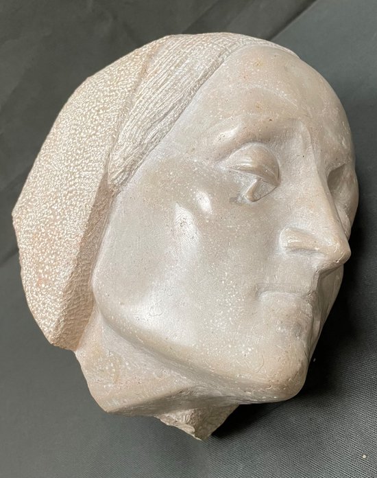 Sculpture, woman in tears