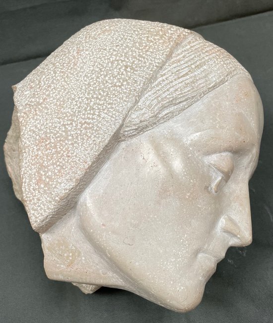 Sculpture, woman in tears