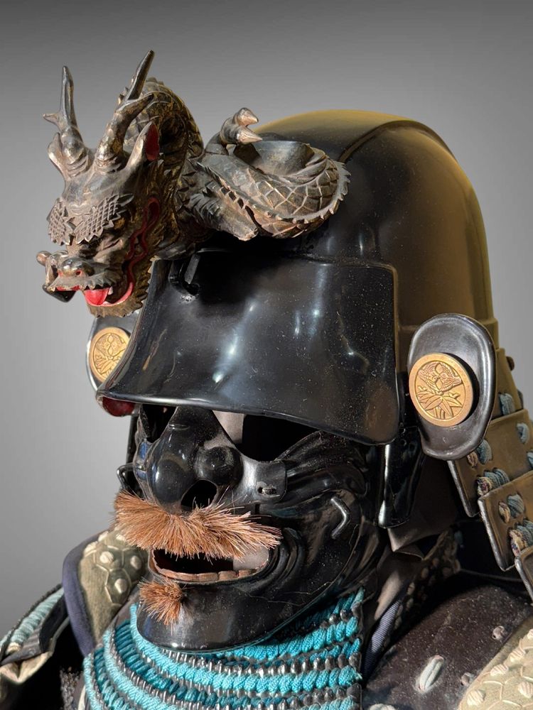complete samurai kabuto zunari armor from the mid Edo period (1603-1868).