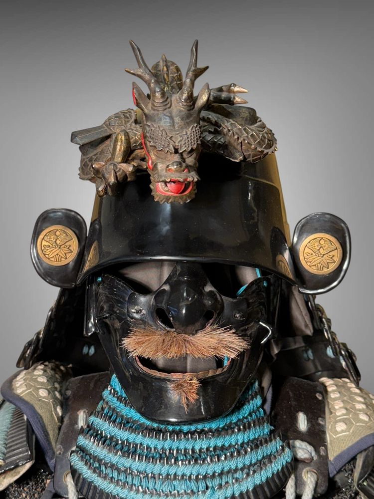 complete samurai kabuto zunari armor from the mid Edo period (1603-1868).
