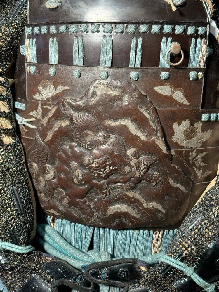 complete samurai kabuto zunari armor from the mid Edo period (1603-1868).