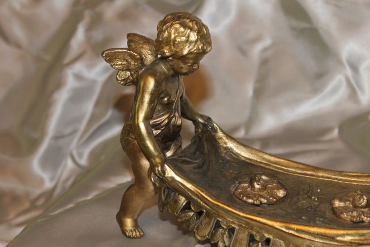 Bronze inkwell with two winged cupids playing with a sheet, 19th century romantic period