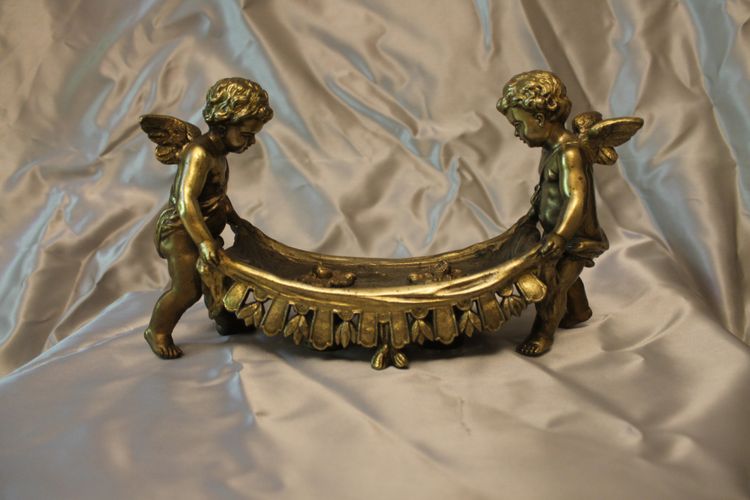 Bronze inkwell with two winged cupids playing with a sheet, 19th century romantic period