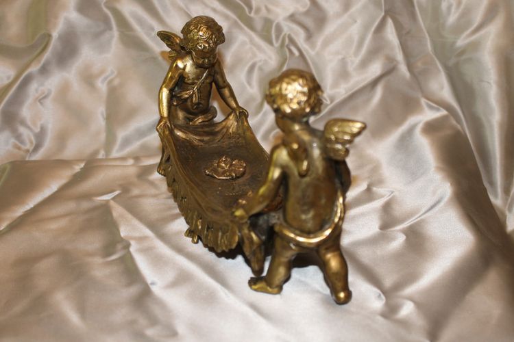 Bronze inkwell with two winged cupids playing with a sheet, 19th century romantic period