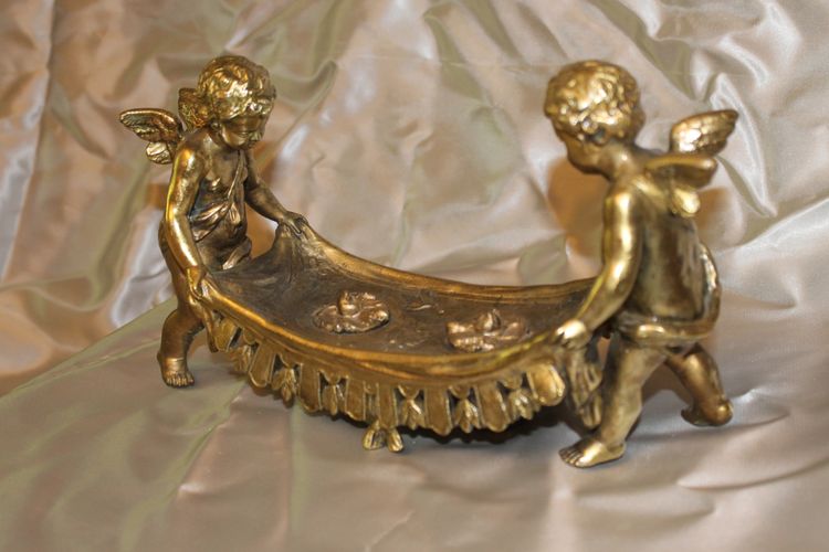 Bronze inkwell with two winged cupids playing with a sheet, 19th century romantic period