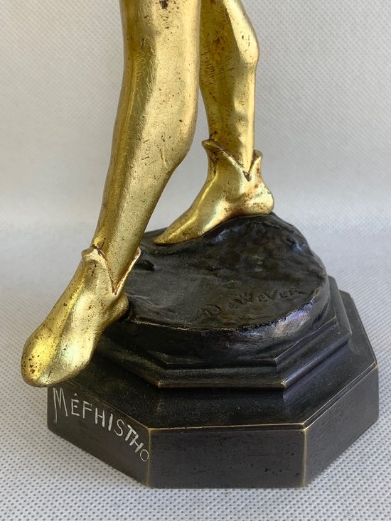 A. De Wever - Scultura in bronzo - Mefisto con mandolino