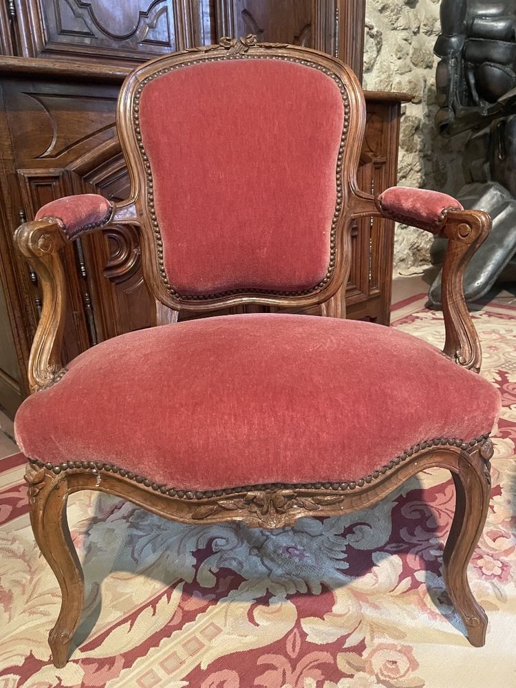Suite de 3 cabriolets d’époque Louis XV en noyer 