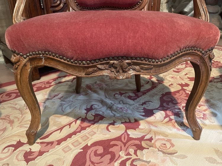 Suite de 3 cabriolets d’époque Louis XV en noyer 