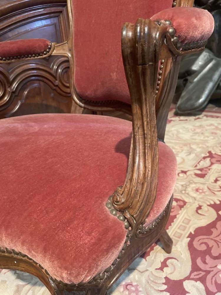 Suite de 3 cabriolets d’époque Louis XV en noyer 