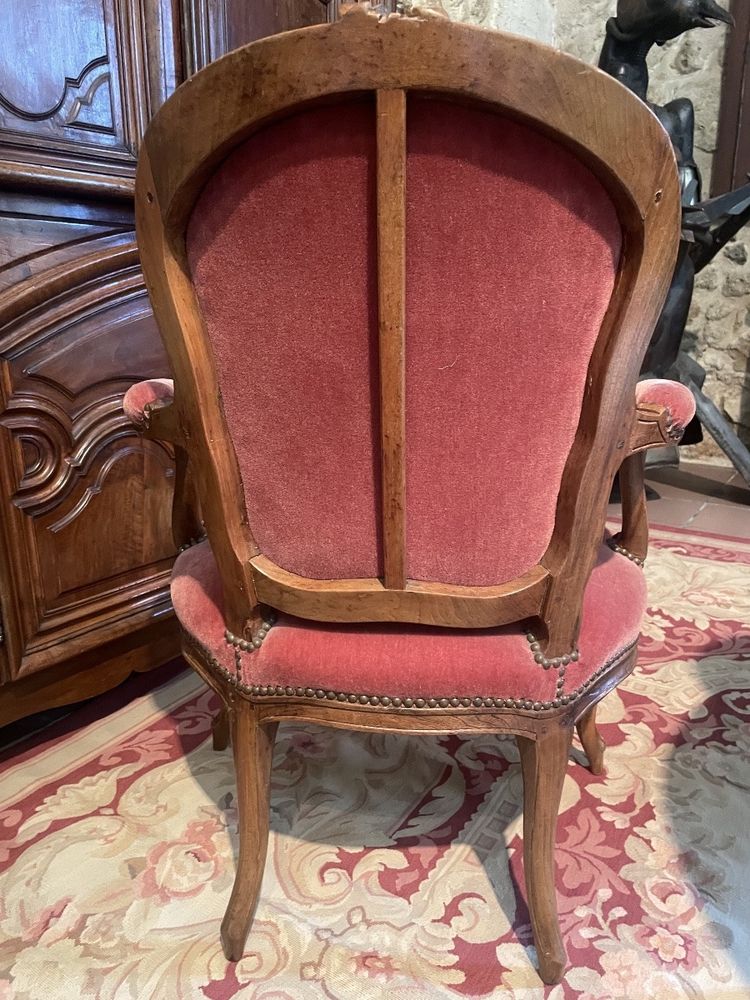 Suite de 3 cabriolets d’époque Louis XV en noyer 