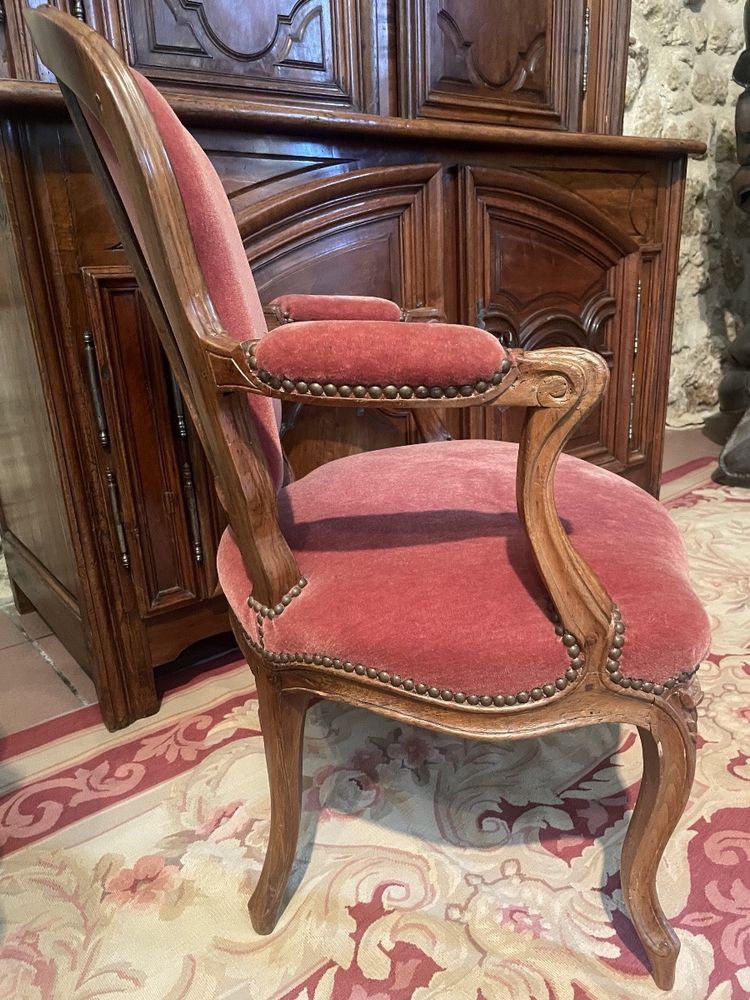 Suite de 3 cabriolets d’époque Louis XV en noyer 