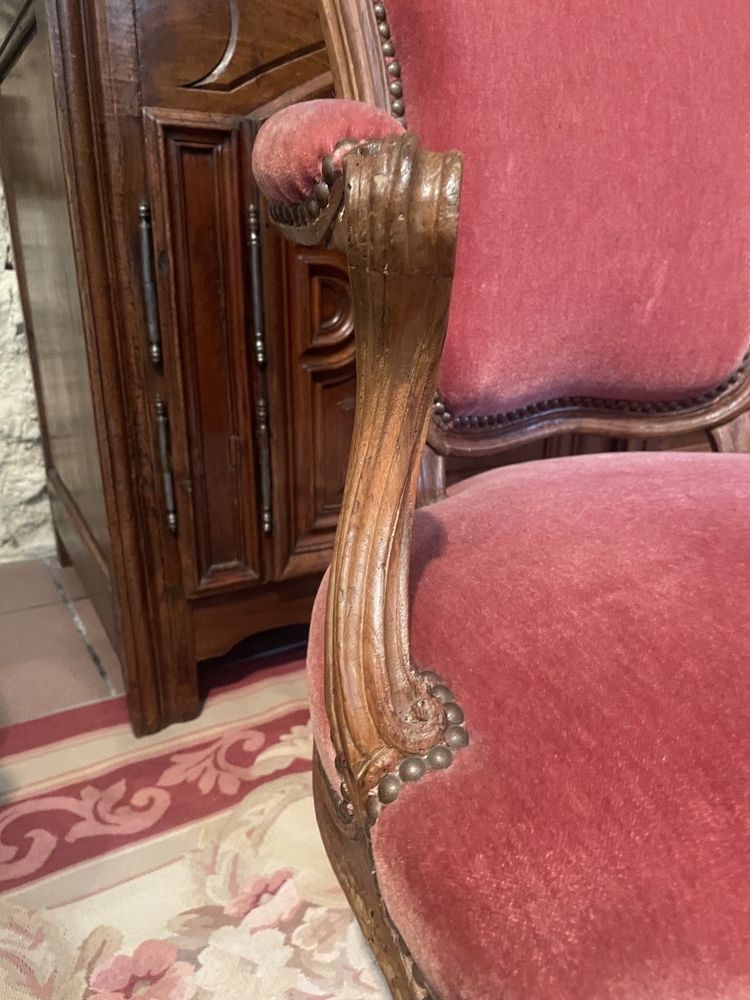 Suite de 3 cabriolets d’époque Louis XV en noyer 
