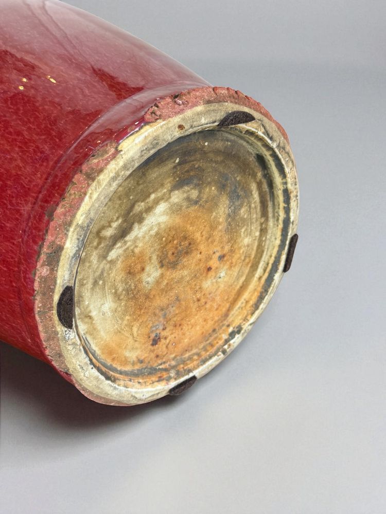 PAIRE DE GRANDS VASES BALUSTRE EN PORCELAINE ÉMAILLÉE SANG DE BŒUF CHINE XIXe