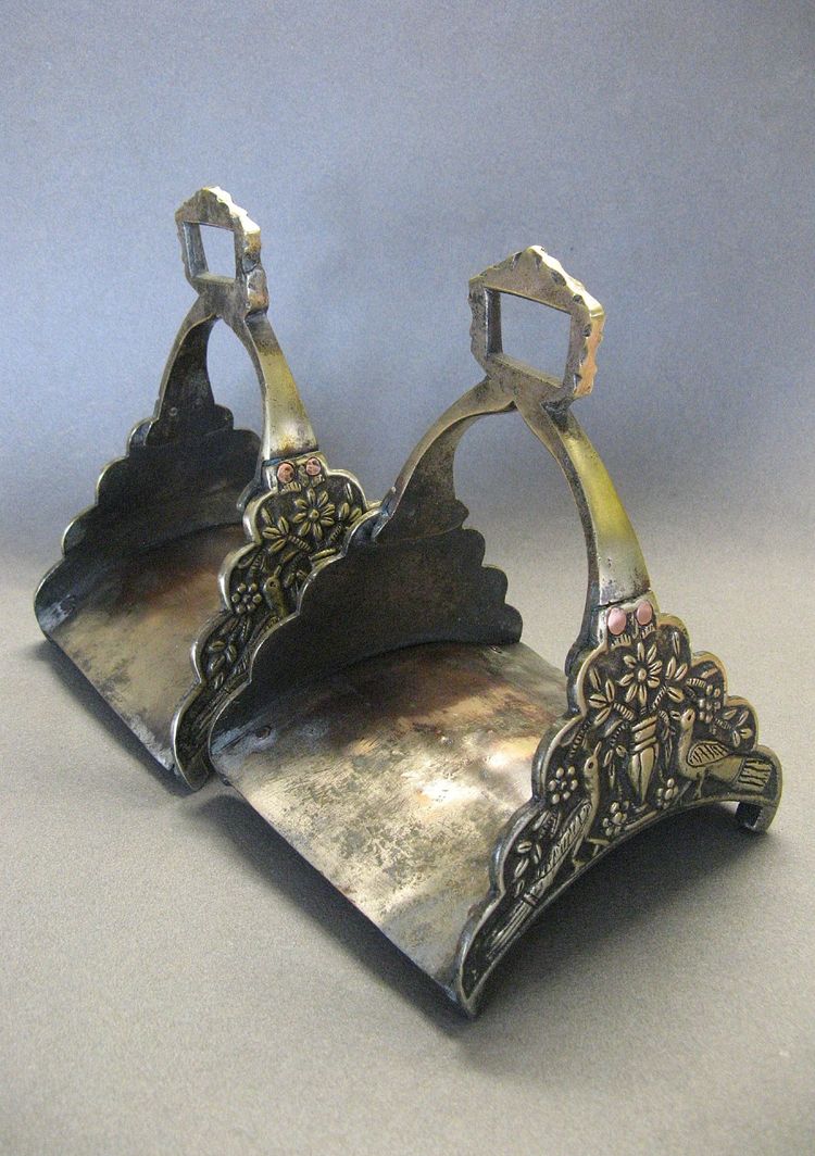 Paire d'Etriers En Bronze Empire Ottoman XIXe.