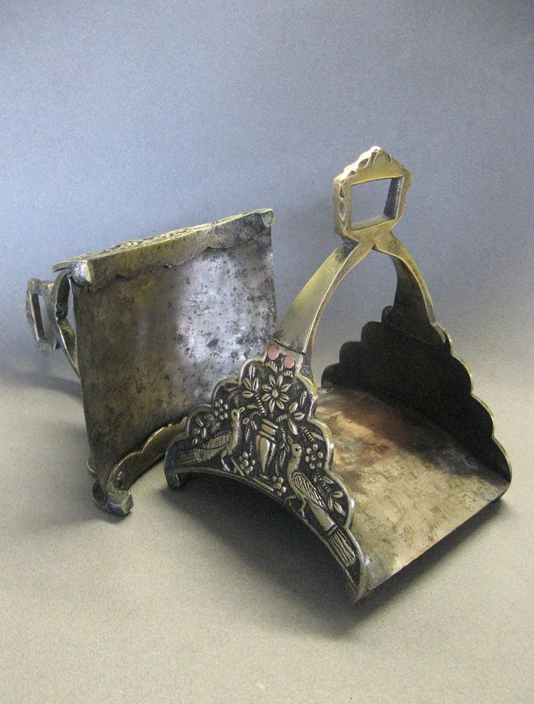 Paire d'Etriers En Bronze Empire Ottoman XIXe.