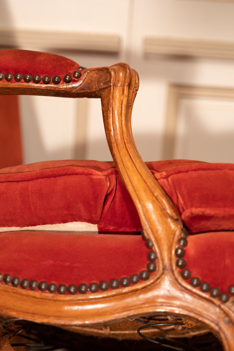 Paire de fauteuils cabriolet,époque Louis XV estampillés CV*BARA