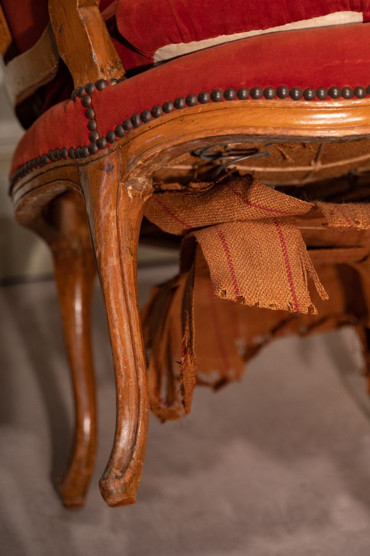 Paire de fauteuils cabriolet,époque Louis XV estampillés CV*BARA