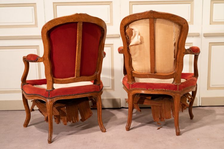 Paire de fauteuils cabriolet,époque Louis XV estampillés CV*BARA