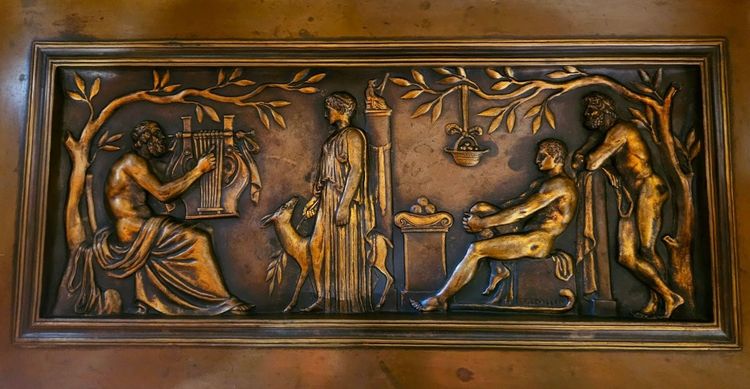 F. Levillain & Barbedienne very large Bronze platter 72.5 cm