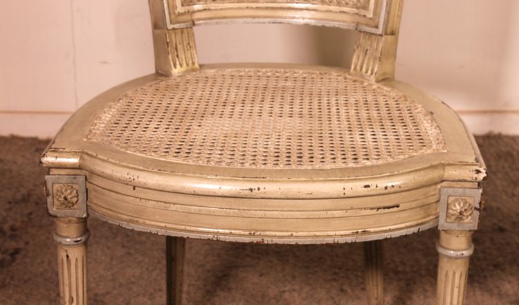 suite de 12 chaises de style Louis XVI en bois polychrome -19° siècle