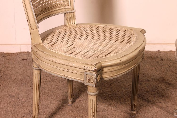 suite de 12 chaises de style Louis XVI en bois polychrome -19° siècle