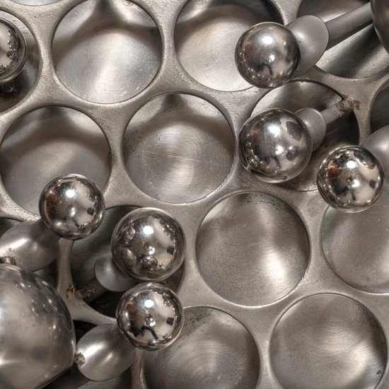 Claude Viseux, Wandskulptur, Titanium