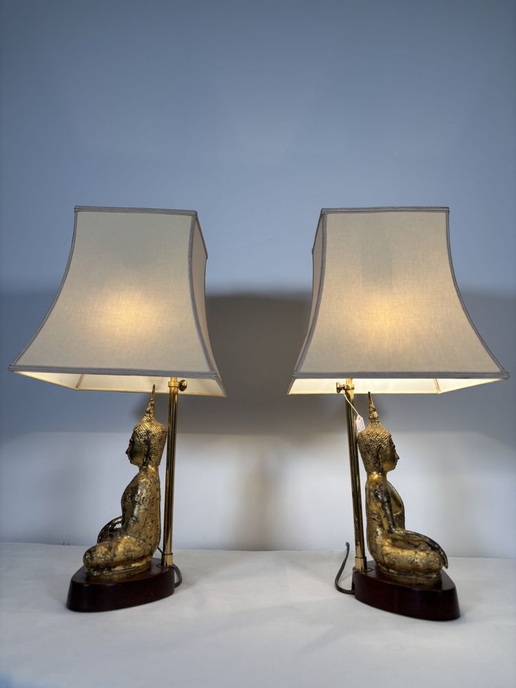 Paire de lampes Bouddha en fonte dorée - Travail d'Asie du Sud-Est - XXe siècle