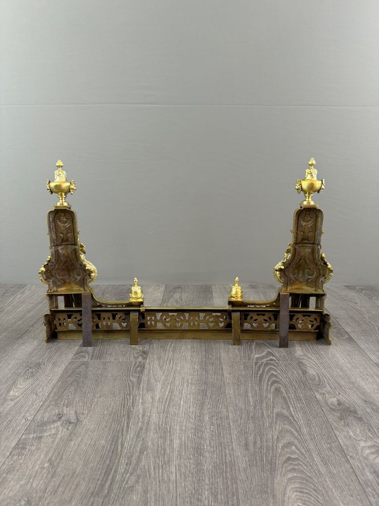 Paire de chenets en bronze doré, style Louis XVI, XIXe Siècle