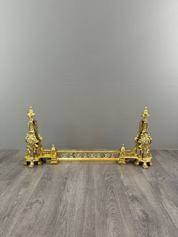 Paire de chenets en bronze doré, style Louis XVI, XIXe Siècle