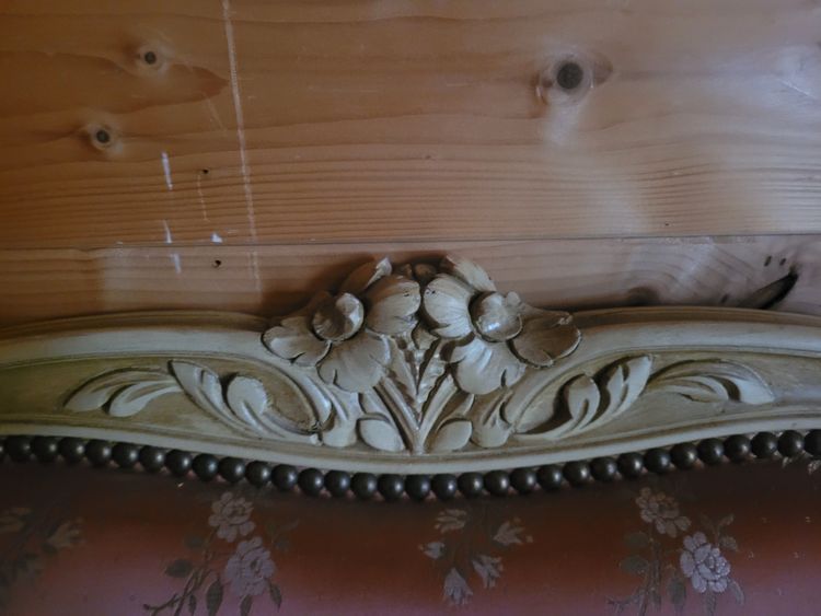 bois de Lit 140 CM  CORBEILLE capitonné Style LouisXV avec son dessus de lit assorti 