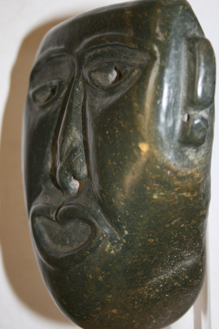 Masque en pierre dure, Mexique.