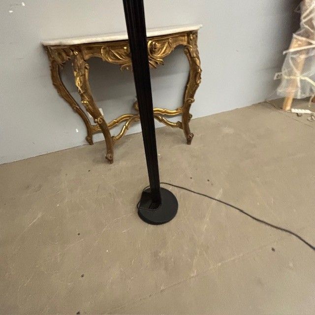 Lampada da terra Mod Otello di Bruno Gecchelin per Oluce anni 80 colore nero. Piantana design . H190