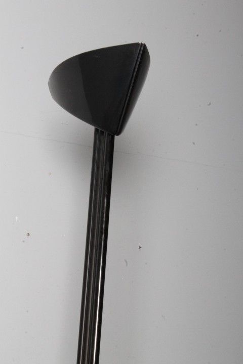 Lampada da terra Mod Otello di Bruno Gecchelin per Oluce anni 80 colore nero. Piantana design . H190