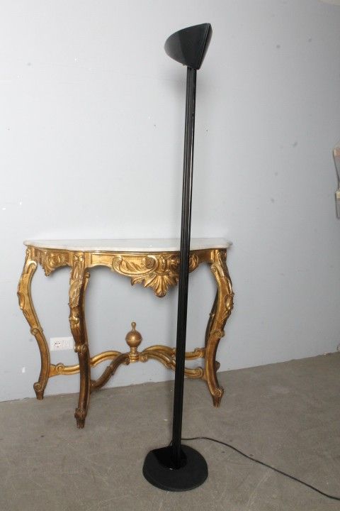 Lampada da terra Mod Otello di Bruno Gecchelin per Oluce anni 80 colore nero. Piantana design . H190
