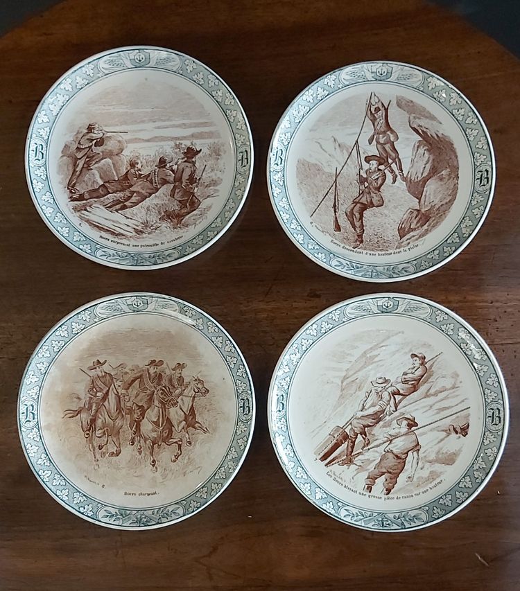 Assiettes historiées terre de fer de la faïencerie Creil et Montereau 